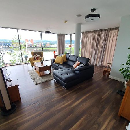 Luxury Apartment Marina Views At Titanic Quarter Белфаст Екстериор снимка