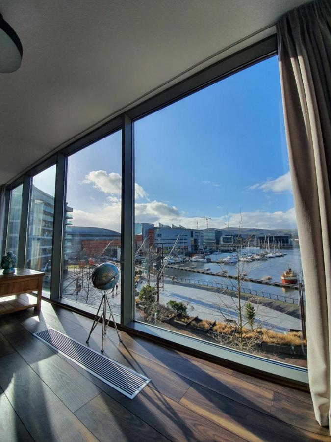 Luxury Apartment Marina Views At Titanic Quarter Белфаст Екстериор снимка