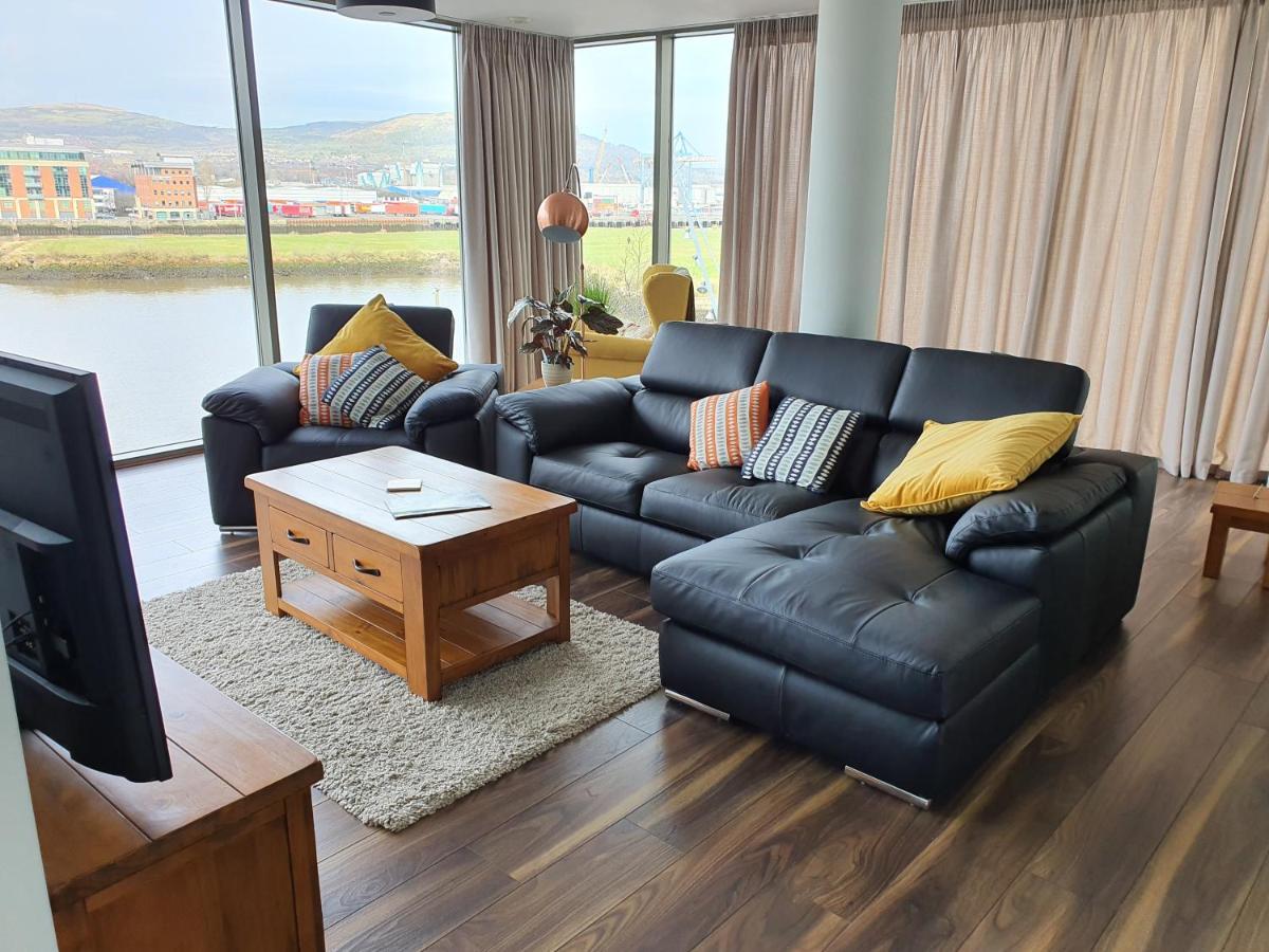 Luxury Apartment Marina Views At Titanic Quarter Белфаст Екстериор снимка