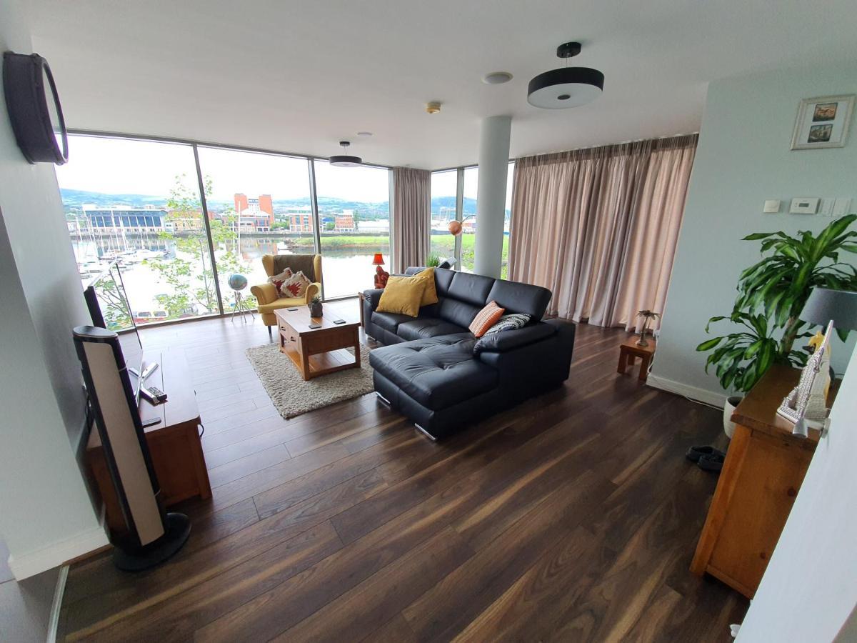 Luxury Apartment Marina Views At Titanic Quarter Белфаст Екстериор снимка