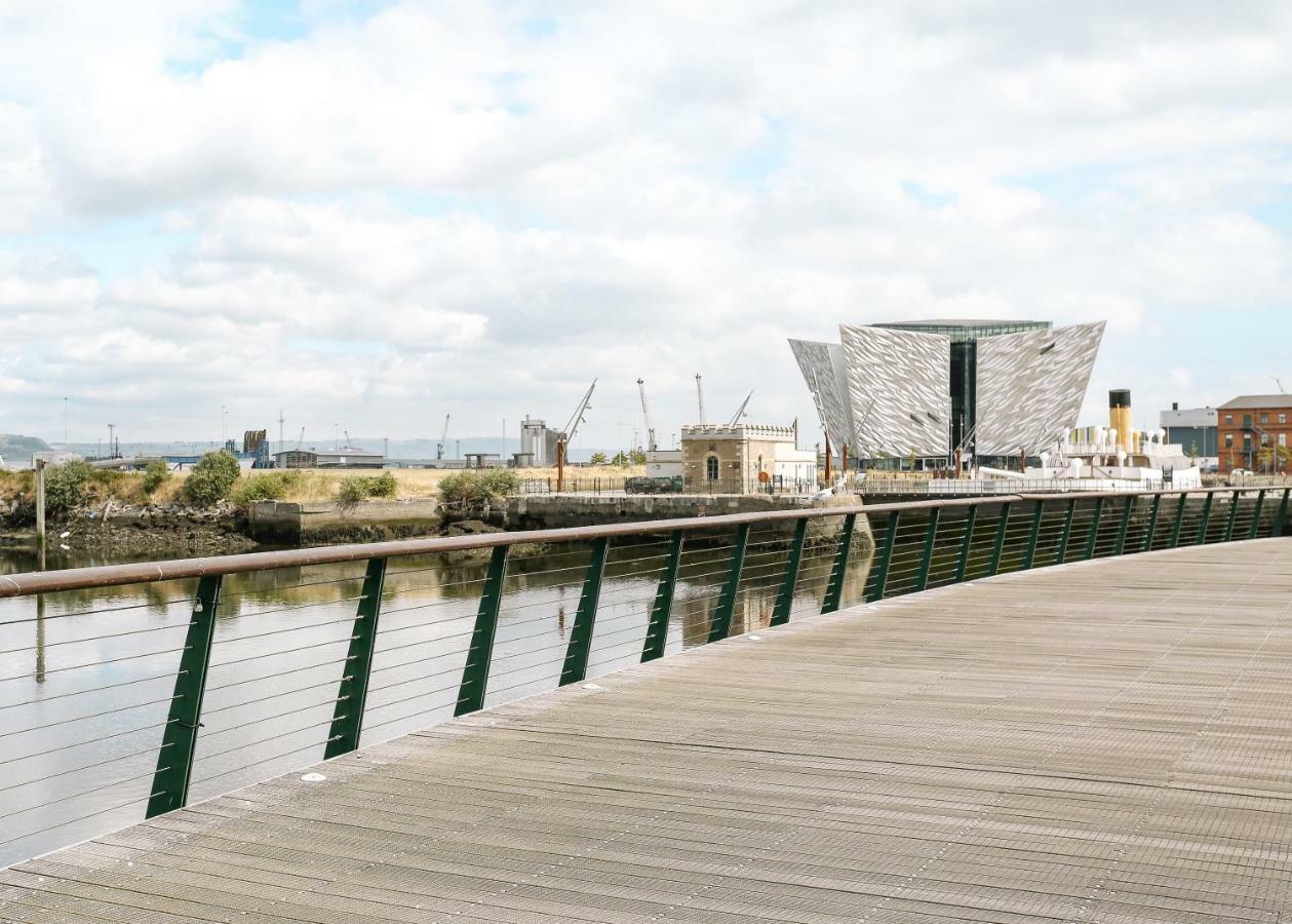 Luxury Apartment Marina Views At Titanic Quarter Белфаст Екстериор снимка