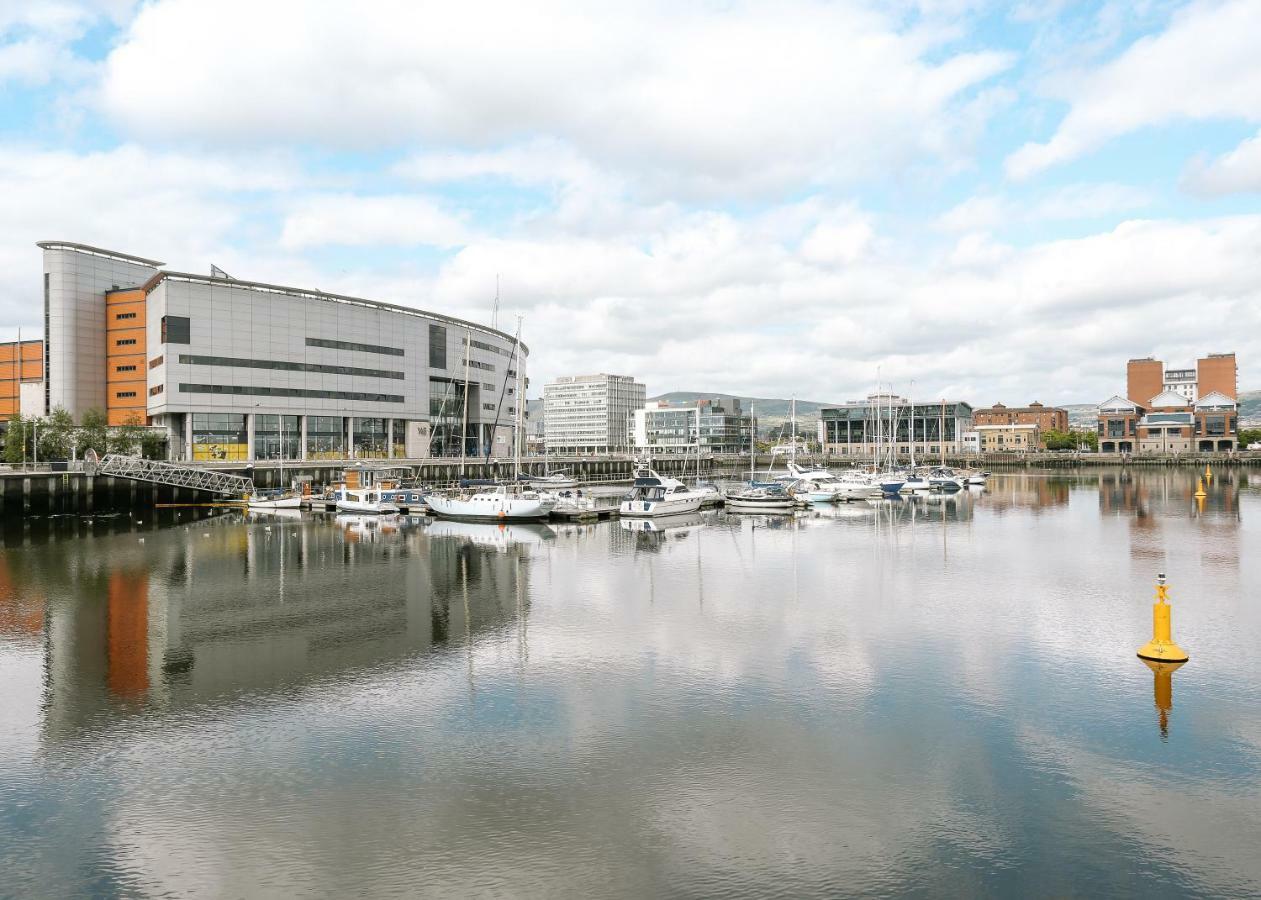 Luxury Apartment Marina Views At Titanic Quarter Белфаст Екстериор снимка